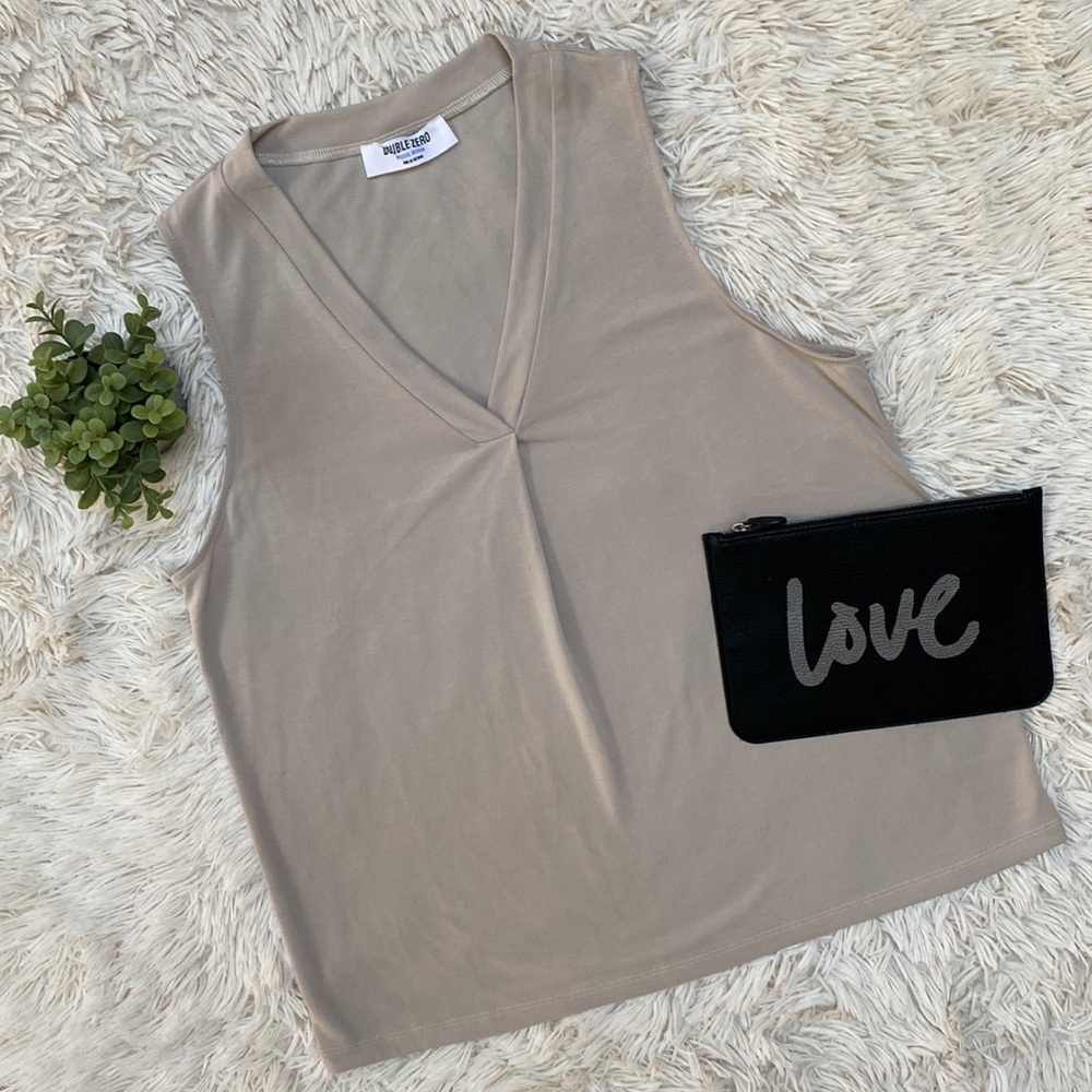 Double Zero Sleeveless V-Neck Top 💗 Taupe